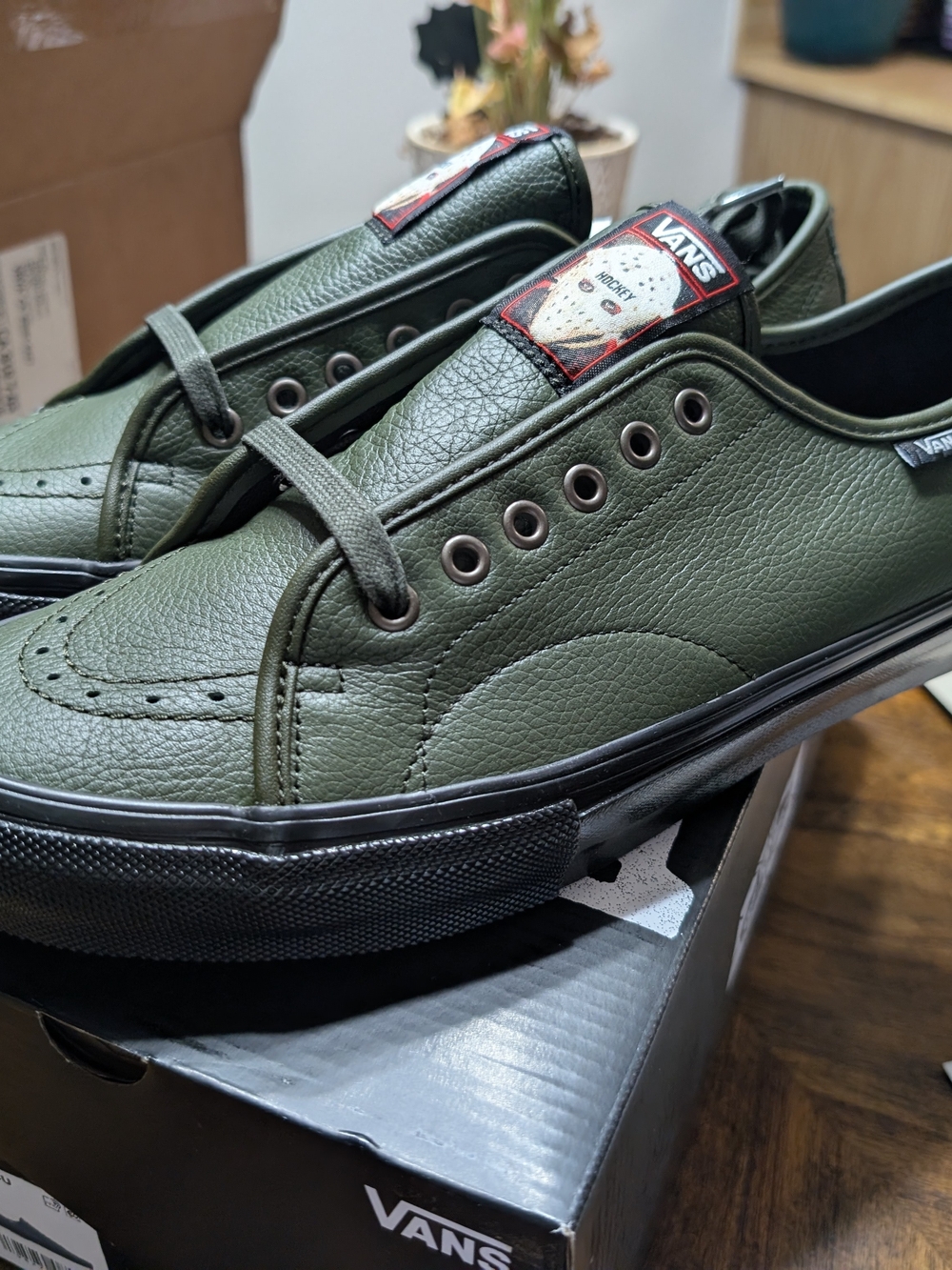 Vans SKATE AVE Classic VCU Men’s Low-Top Leather Sneaker - Green with Black Sole